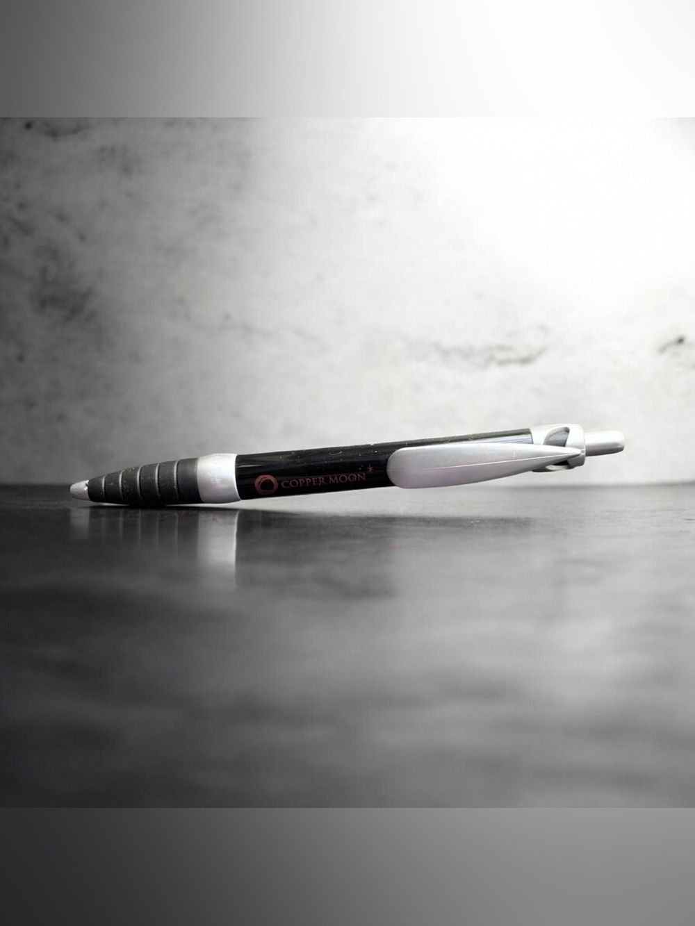 NEW Black Retractable Copper Moon 2011 Promotional Ballpoint Blue Pen with Clip